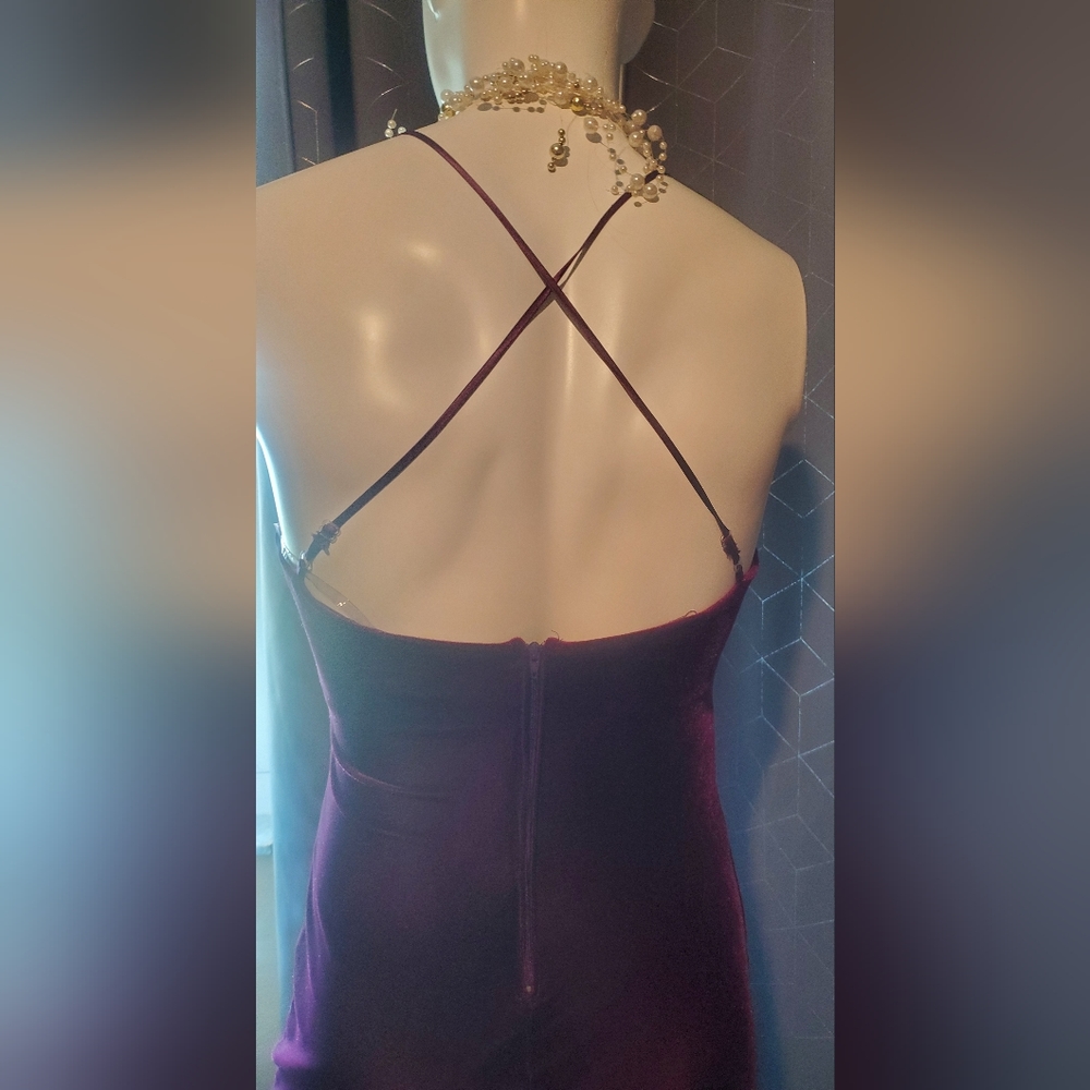 Women's size Medium dress perfect for any occasion new without tags - Picture 2 of 2